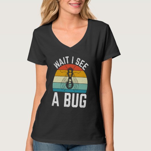 Bug Insect Science Wait I see a Bug  8 Tシャツ (正面)