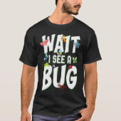 Bug Lover Insect Science  Wait I see a Bug 1 Tシャツ (正面)