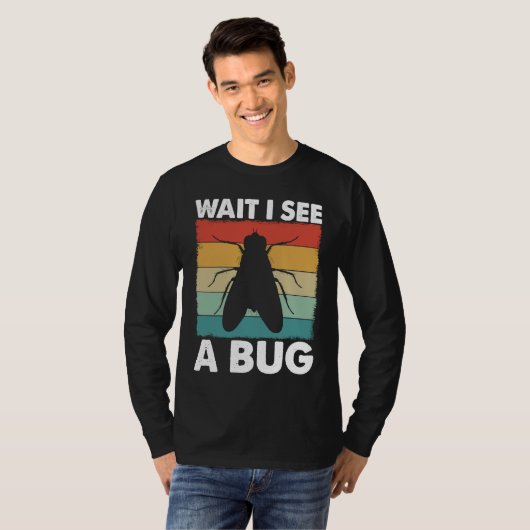 Bug Lover Insect Science  Wait I see a Bug 6 Tシャツ (正面フル)
