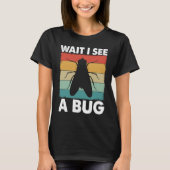 Bug Lover Insect Science  Wait I see a Bug 6 Tシャツ (正面)