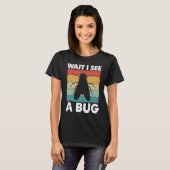 Bug Lover Insect Science  Wait I see a Bug 6 Tシャツ (正面フル)