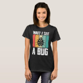 Bug Lover Insect Science  Wait I see a Bug 8 Tシャツ (正面フル)