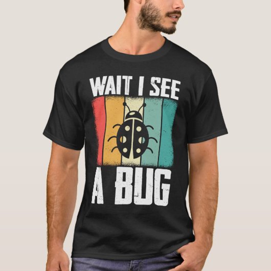 Bug Lover Insect Science  Wait I see a Bug 8 Tシャツ (正面)