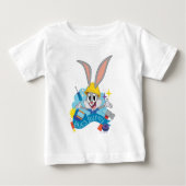 BUGS BUNNY BUILDERS™| バニーバグズ™ キャラクターアート ベビーTシャツ (正面)