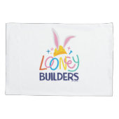 BUGS BUNNY BUILDERS™| ヘルメット積み重ねロゴ 枕カバー (裏面)