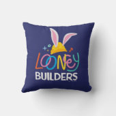 BUGS BUNNY BUILDERS™| Hard Hat Stacked Logo クッション (裏面)