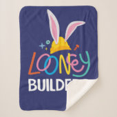 BUGS BUNNY BUILDERS™| Hard Hat Stacked Logo シェルパブランケット (正面)