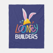 BUGS BUNNY BUILDERS™| Hard Hat Stacked Logo フリースブランケット (正面)