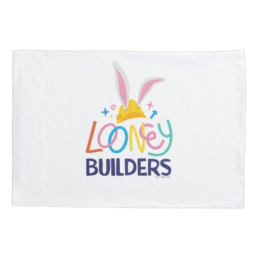 BUGS BUNNY BUILDERS™| Hard Hat Stacked Logo 枕カバー (裏面)