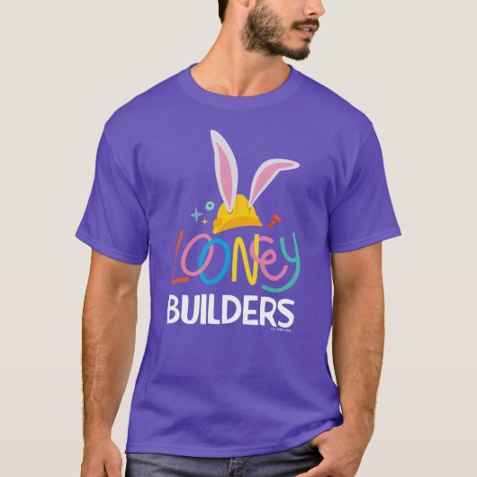 BUGS BUNNY BUILDERS™| Hard Hat Stacked Logo Tシャツ (正面)