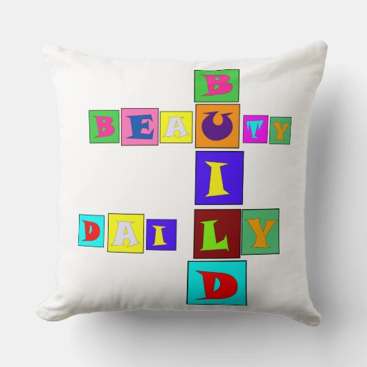 BUILD BEAUTY DAILY Throw Pillow クッション (正面)
