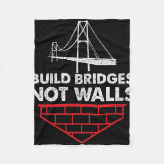 Build Bridges Not Wallsアンチトランプ フリースブランケット