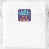 "Build Bridges Not Walls"ステッカー スクエアシール (バッグ)