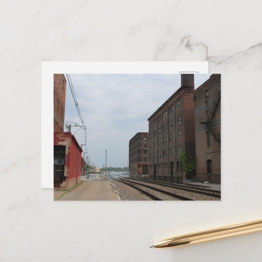 Buildings and Train Tracks in Burlington, Iowa ポストカード (正面/裏面インサイチュ)