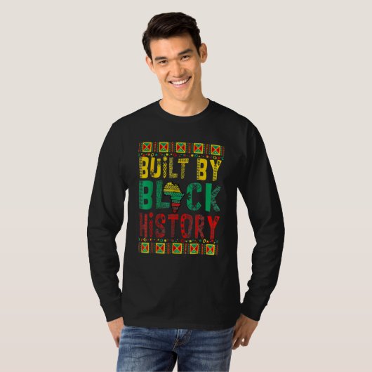 Built By Black History BHM African Pride Month Men Tシャツ (正面フル)