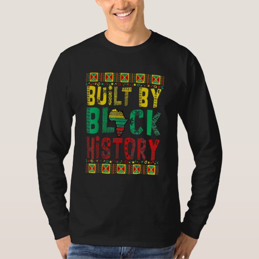 Built By Black History BHM African Pride Month Men Tシャツ (正面)