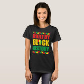 Built By Black History Month Afro Frican Pride Men Tシャツ (正面フル)