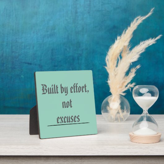 Built by Effort, Not Excuses – Motivational フォトプラーク (インサイチュ)