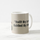 Built By Love. Guided By Dad コーヒーマグカップ (正面右)