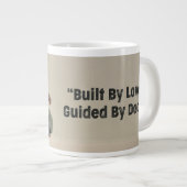 Built By Love. Guided By Dad ジャンボコーヒーマグカップ (正面右)