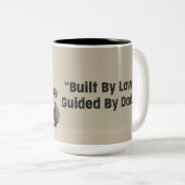 Built By Love. Guided By Dad ツートーンマグカップ (正面右)