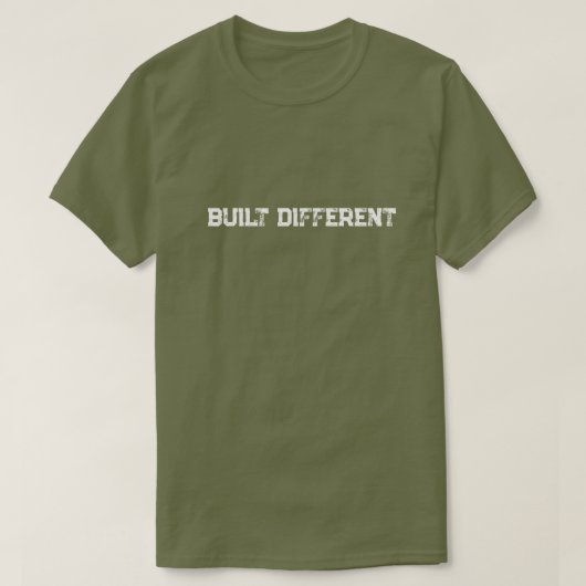 Built Different - 堂々たるモチベーションTシャツ(メンズ) Tシャツ (デザイン正面)