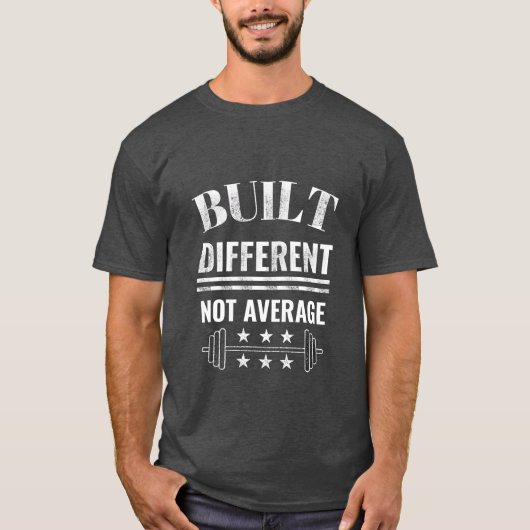 Built Different Not Average Gym T-Shirt – Savage  Tシャツ (正面)