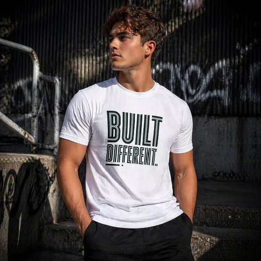 Built Different Tシャツ – 大胆なストリートウェア