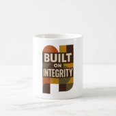 Built on Integrity – Meaningful Dad Appreciation コーヒーマグカップ (中央)