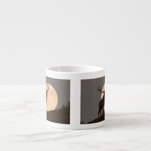Bullの威厳のあるなオオシカおよび満月の上昇 エスプレッソカップ (正面)