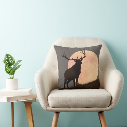 Bullの威厳のあるなオオシカおよび満月の上昇 クッション (椅子)