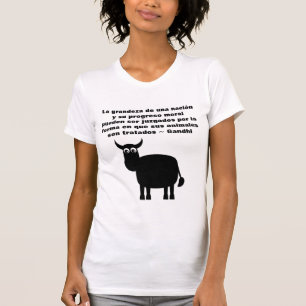 Bullを持つスペイン語の動物権のGandhiの引用文 Tシャツ