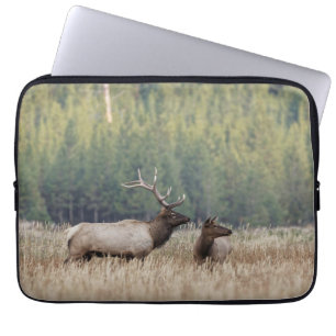 Bull Elk in Meadow Yellowstone National Park ラップトップスリーブ