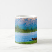 Bull moose in Wonder Lake コーヒーマグカップ (中央)