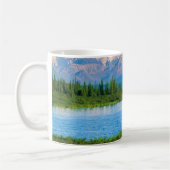 Bull moose in Wonder Lake コーヒーマグカップ (左)