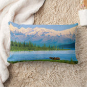 Bull moose in Wonder Lake ランバークッション (ブランケット)