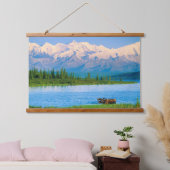 Bull moose in Wonder Lake 吊り下げ型タペストリー (寝室)