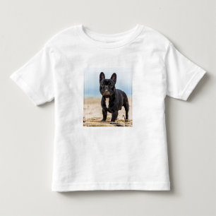 Bulldogフランスの's 遊 in the Sand(砂の中のブルドッグ) トドラーTシャツ