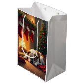 Bulldog by the Fireplace Christmas Painting ミディアムペーパーバッグ (正面アングル)