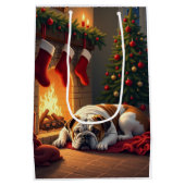 Bulldog by the Fireplace Christmas Painting ミディアムペーパーバッグ (裏面)
