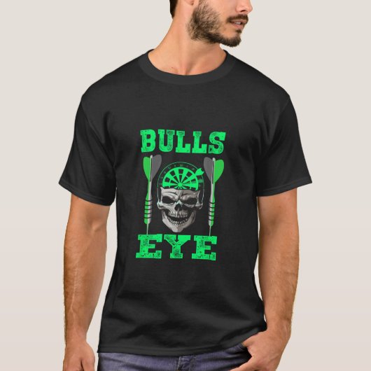 Bulls Eye Skull Dartboard and Arrows Tシャツ (正面)