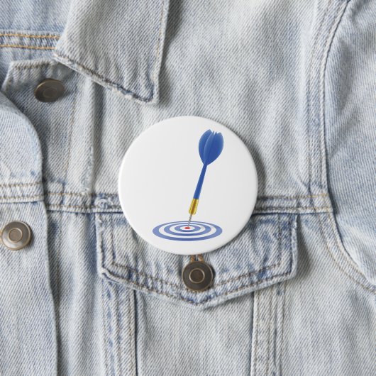 Bullseye Hit Blue Dart on Target 缶バッジ (インサイチュ)