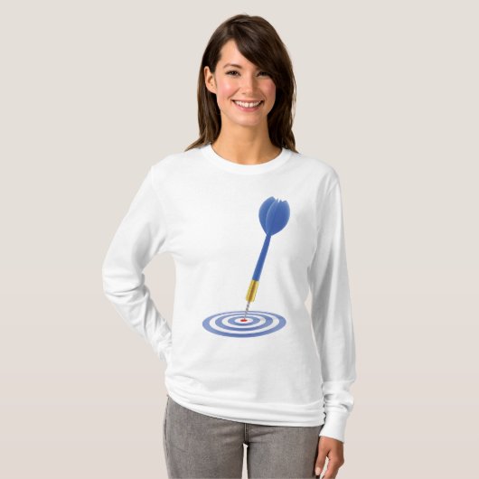 Bullseye Hit Blue Dart on Target Tシャツ (正面フル)