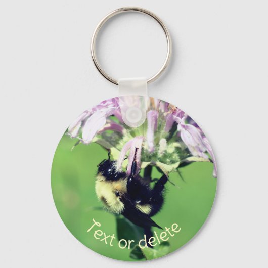 Bumble Bee On Bee Balm Flower Personalized キーホルダー (裏面)