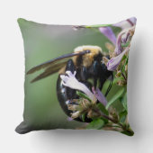 Bumblebee on Chinese Lilac クッション (正面)