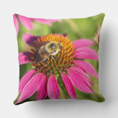 Bumblebee on Pink Coneflower クッション (裏面)