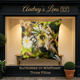 Bumblebee on Wildflower クッション