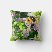 Bumblebees on Chinese Lilac クッション (正面)