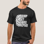Bump Set Spike Repeat Ball Sport Game Volleyball Tシャツ (正面)