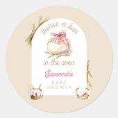 Bun In The Oven Pink Gingham Bow Baby Shower ラウンドシール (正面)